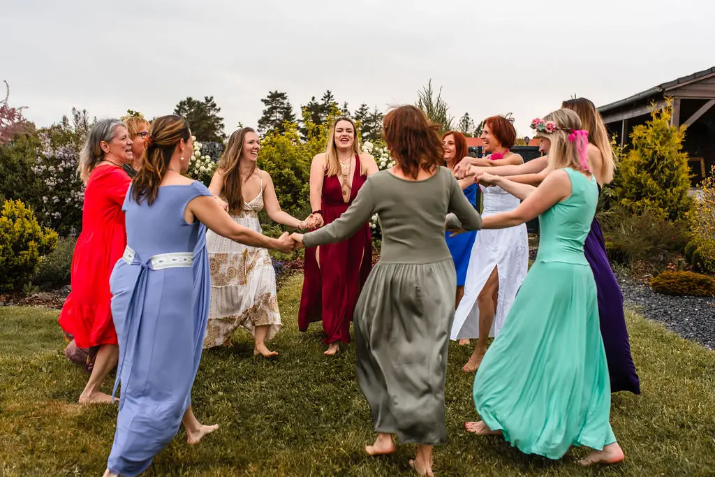 sesterství, ženy, ženské kruhy